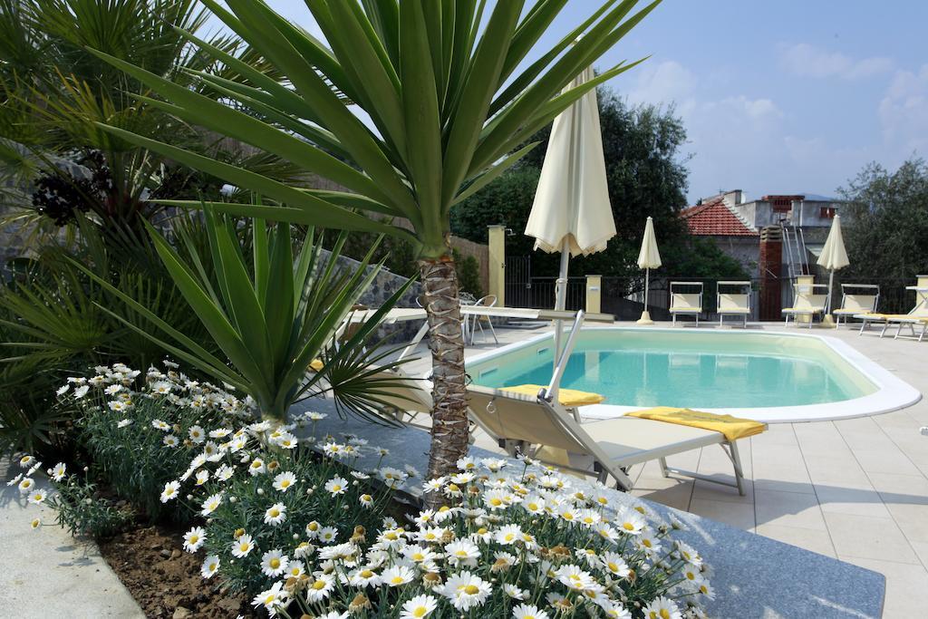 Piccolo Hotel Diano Marina Eksteriør billede