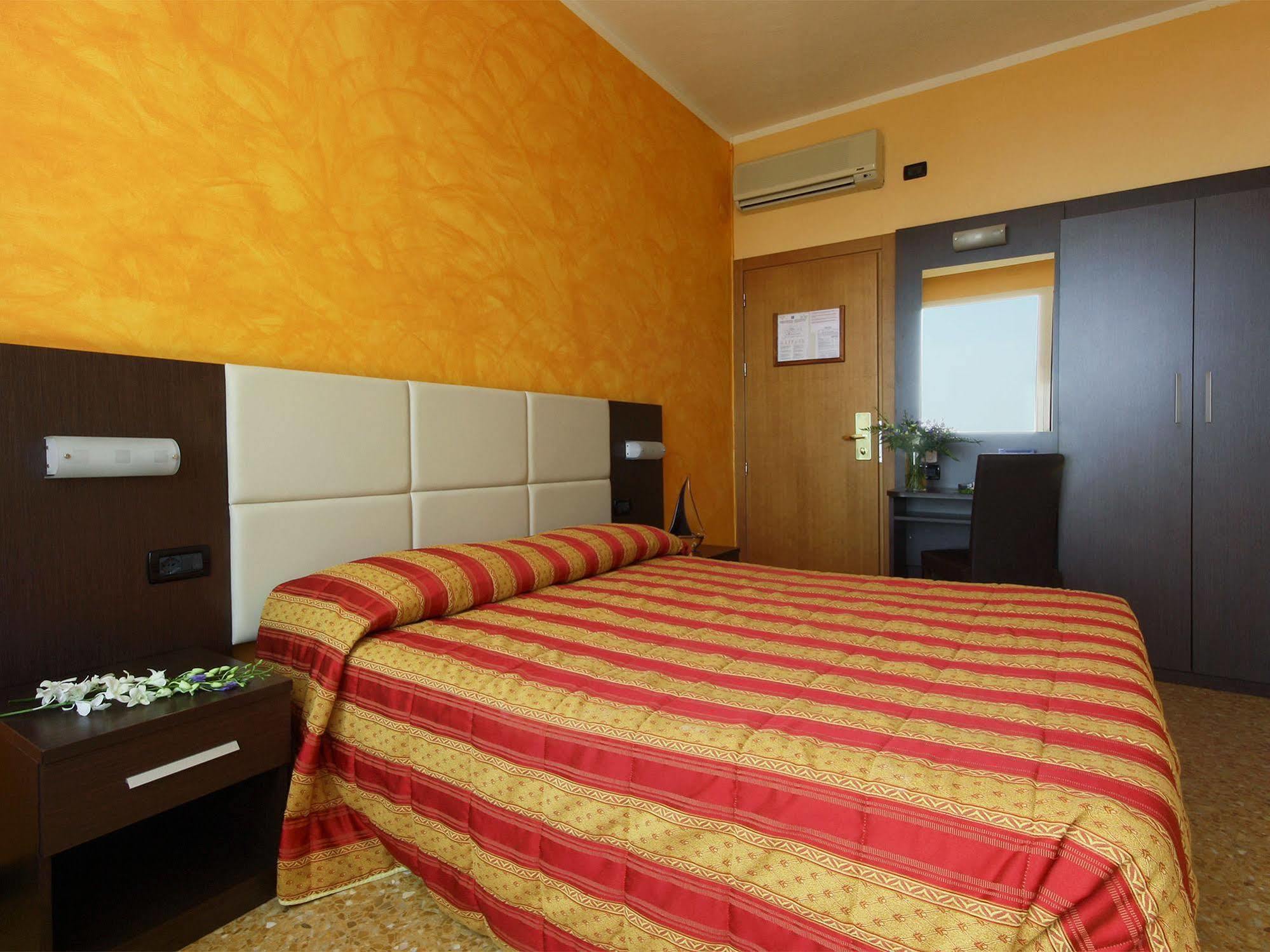 Piccolo Hotel Diano Marina Eksteriør billede